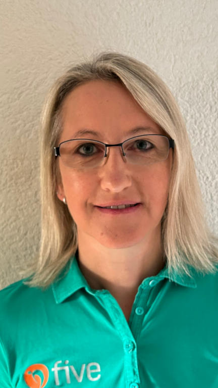 Tanja Werner ist Trainerin bei Physio Aktiv Reckendorf und zeitgleich im Büro tätig.